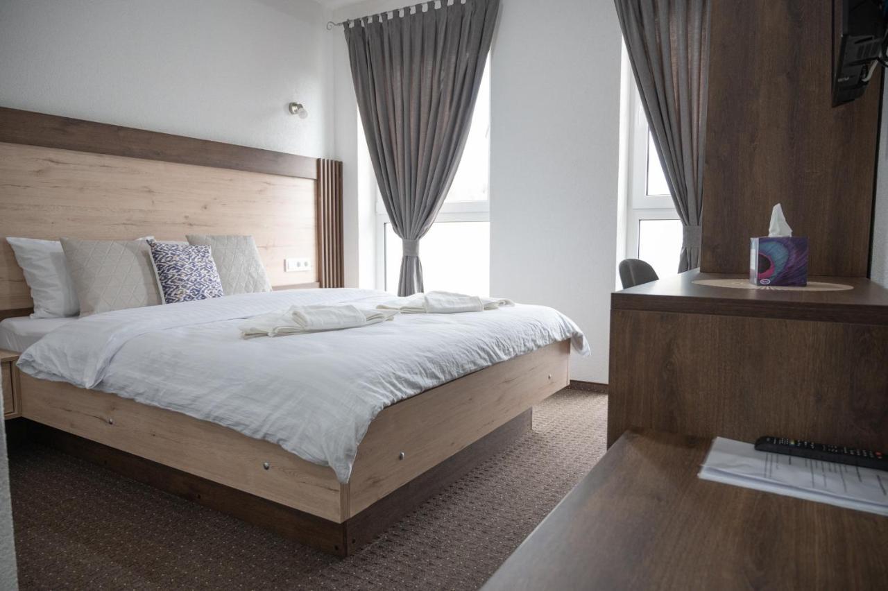Hotel Pilot Cazin Εξωτερικό φωτογραφία