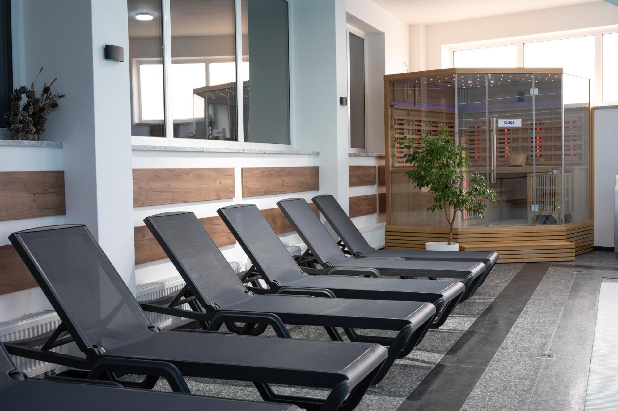 Hotel Pilot Cazin Εξωτερικό φωτογραφία