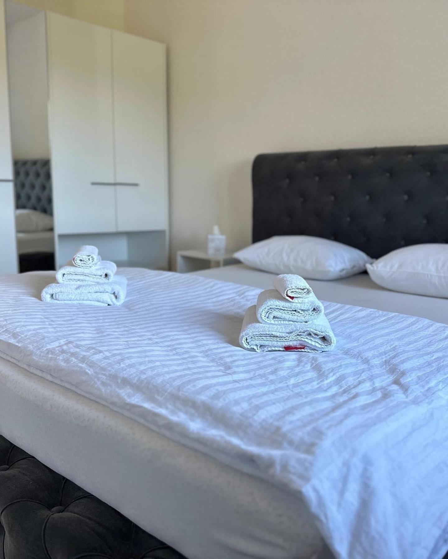 Hotel Pilot Cazin Εξωτερικό φωτογραφία